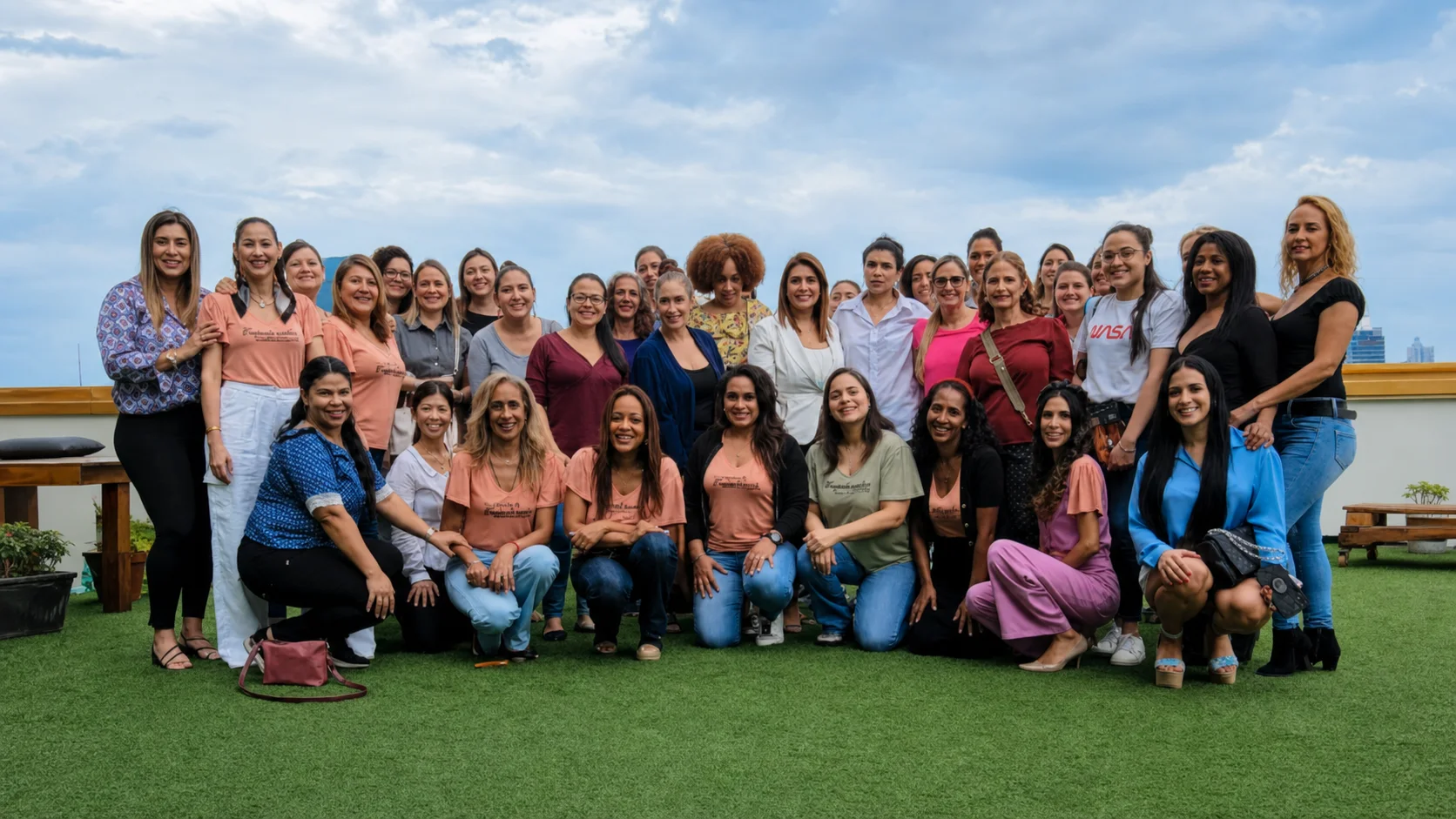Participantes de Mujeres Empoderadas Latam durante el encuentro apoyado por Kareol